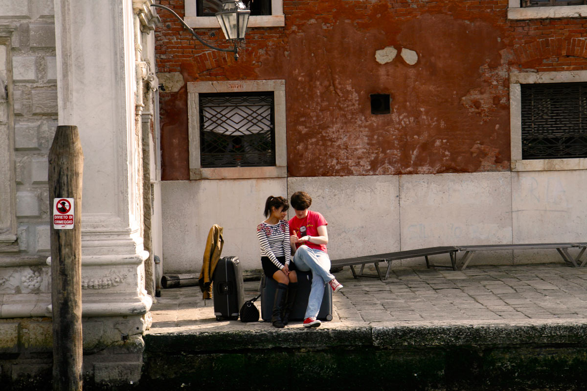 Young couple in Venice, travel photo Ashley Laurence, Time for Heroes photography