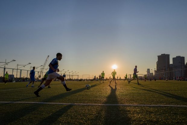 new-york-football2-brooklyn-heights--building-leica-q-ashley-laurence-time-for-heroes-photography
